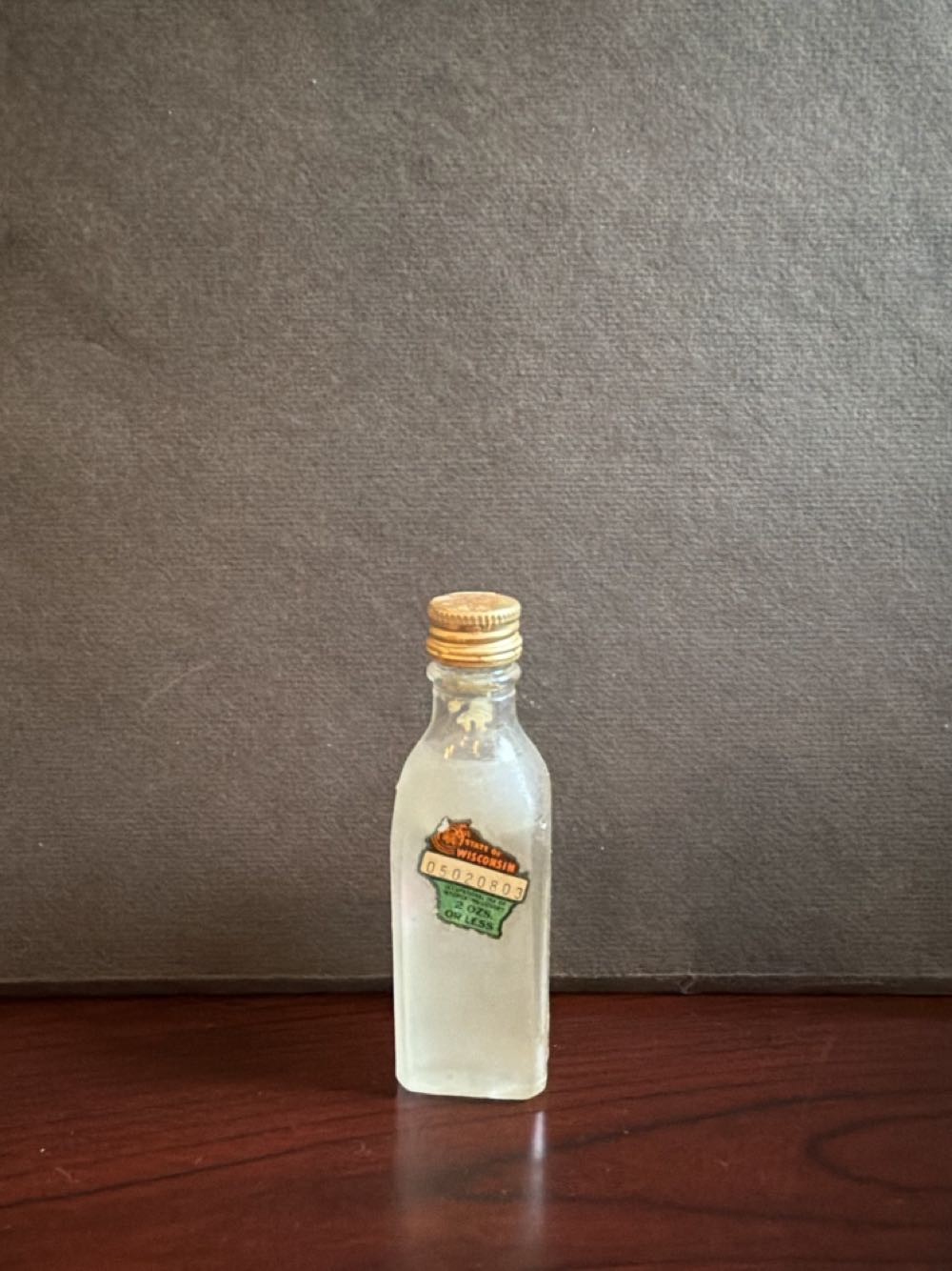 Gilbey’s Gin - W & A Gilbey (Gilbey’s) alcohol collectible - Main Image 2