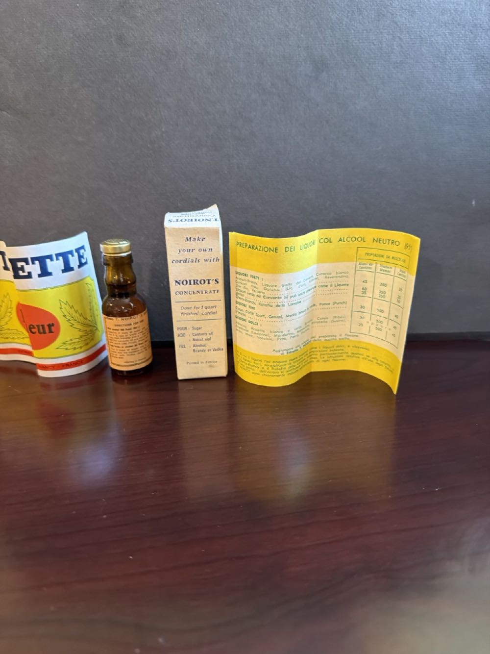 Noirot’s Concentrate Anisette Blanche (Imitation) / Anisette Liqueur - Extraits T. Noirot (Noirot’s), Nancy, France (1 fl oz) alcohol collectible - Main Image 2