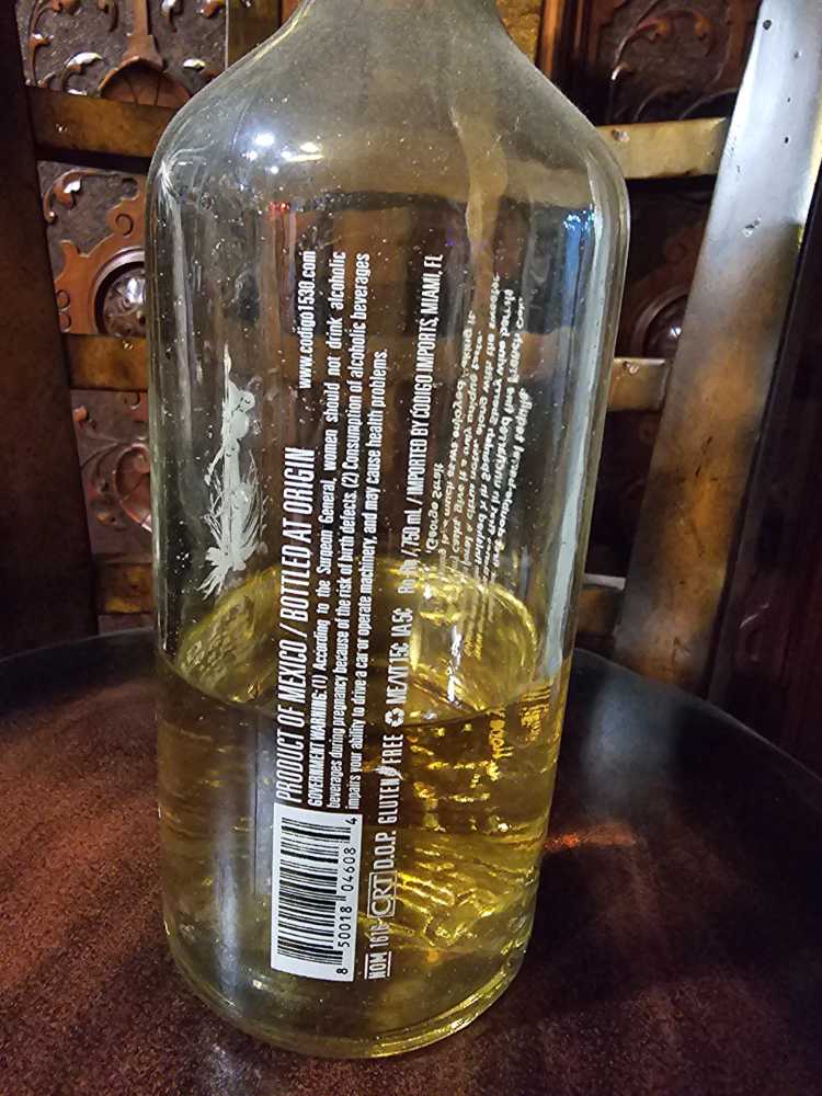 Código Rosa Reposado - NOM 1616 (750 mL) alcohol collectible [Barcode 850018046084] - Main Image 2