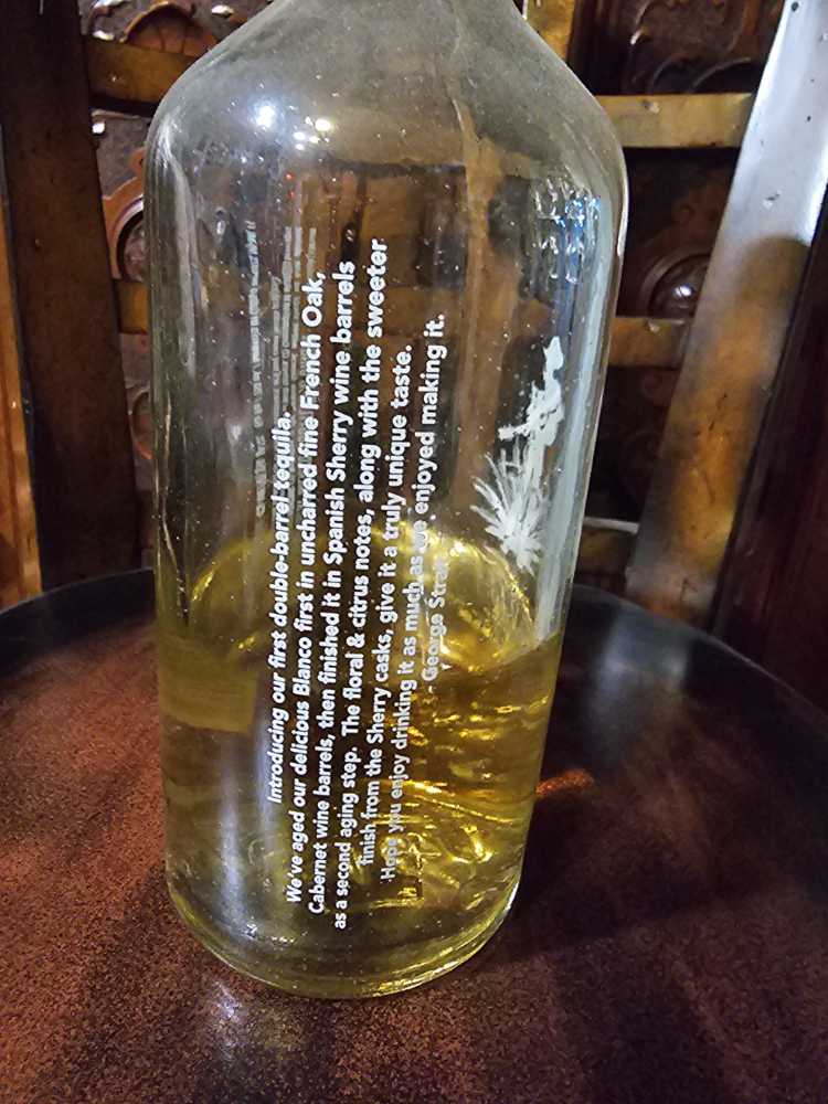 Código Rosa Reposado - NOM 1616 (750 mL) alcohol collectible [Barcode 850018046084] - Main Image 3