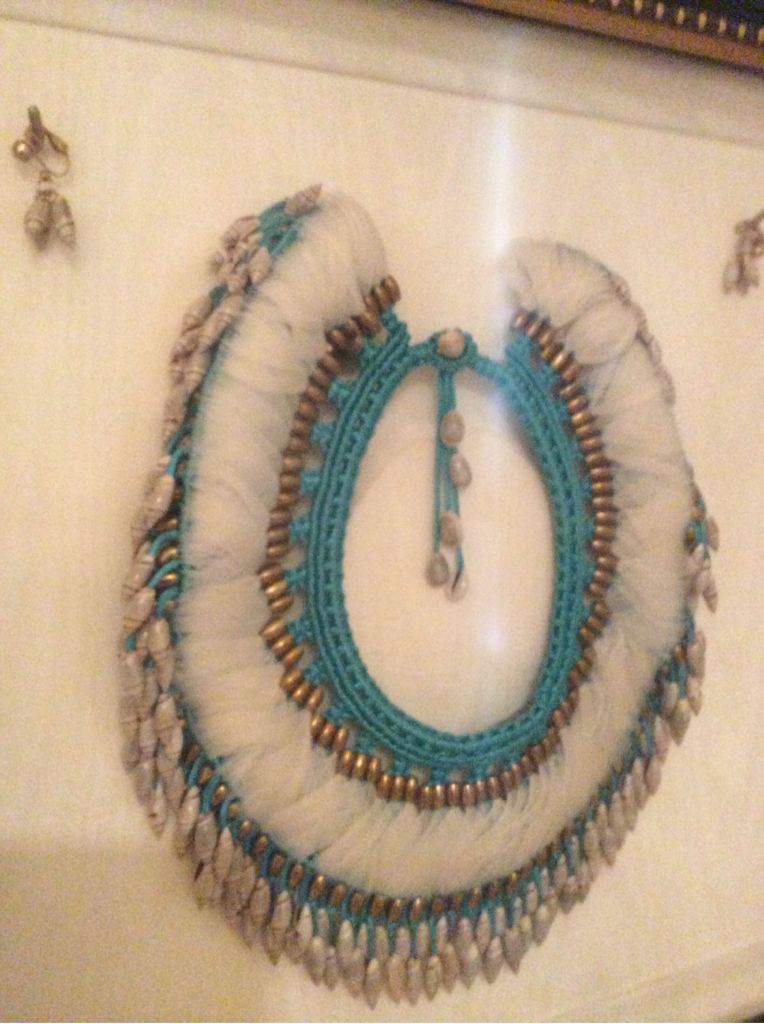 HAWAIIAN NECKLACE - Unknown art collectible - Main Image 2