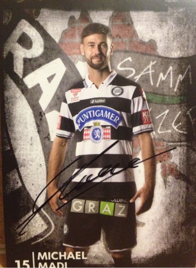 Femme A La Robe Orange