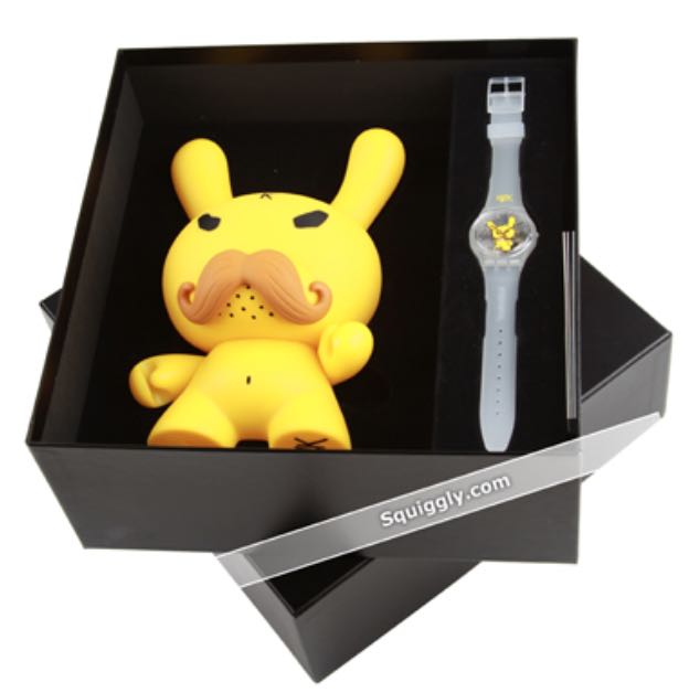 Ski Instructor Dunny + Watch - Kozik art collectible - Main Image 2