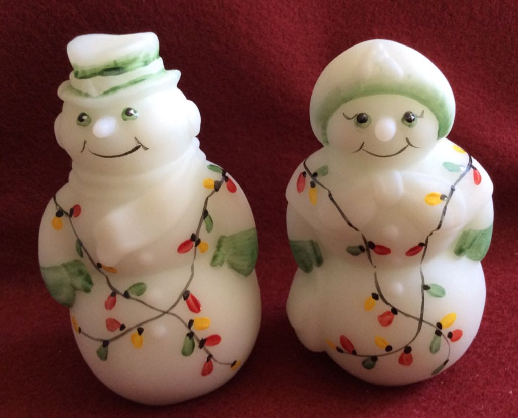 ROUND WOOD ART W/ WHITE STONE