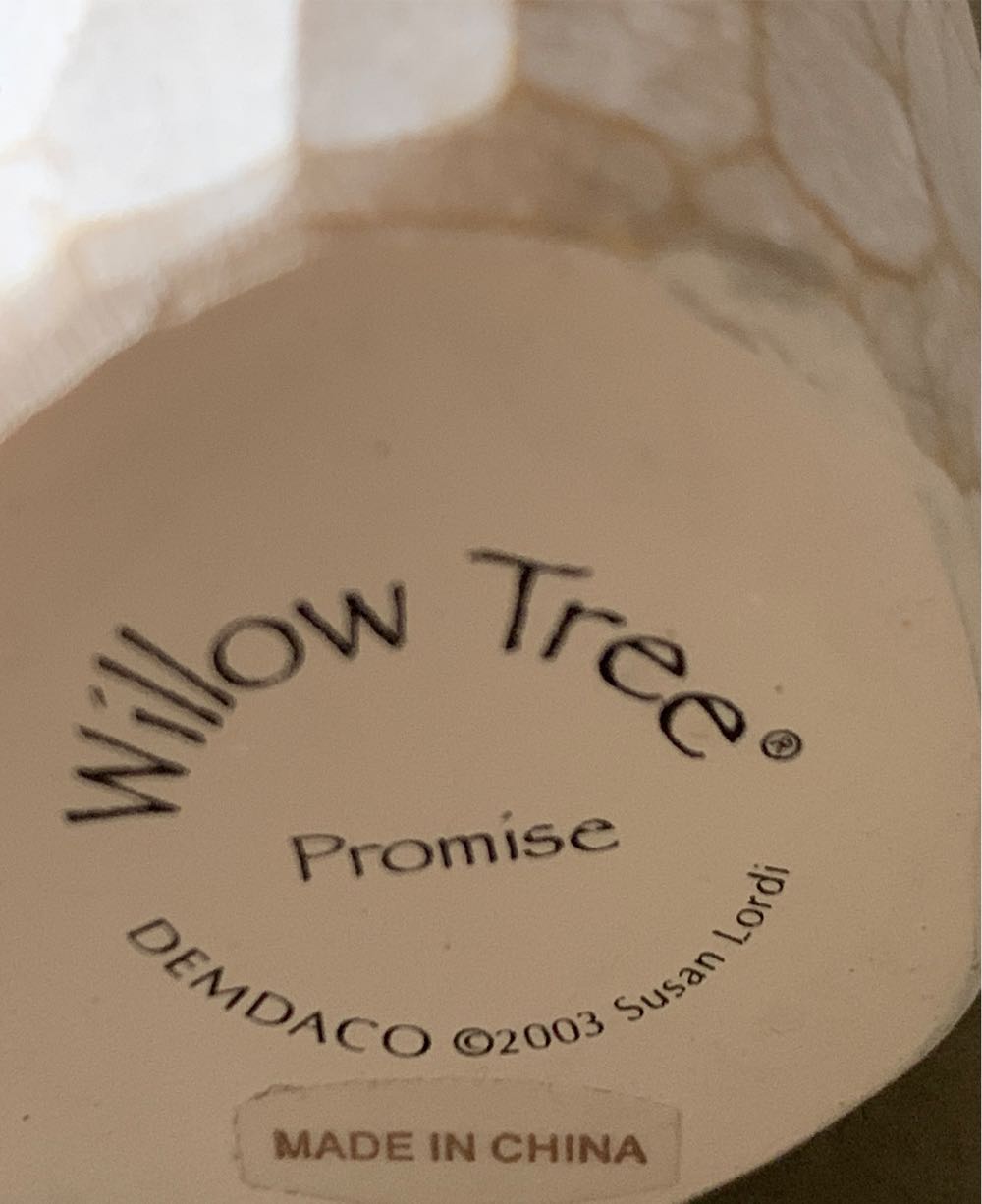 Willow Tree Figurine - Promise - Susan Lordi art collectible - Main Image 2