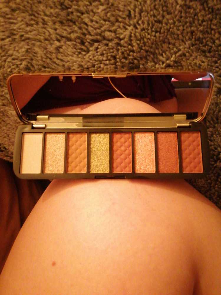 Revolution Beauty Soft Radiance Neutral Eyeshadow Palette  art collectible [Barcode 5057566541749] - Main Image 2