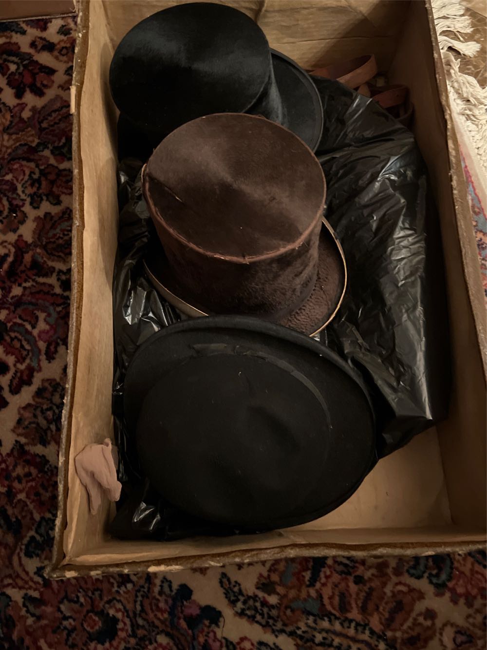 Kali Oracle: Ferocious Grace And Supreme Protection With The Wild Divine Mother 44-cards And 228-page Guidebook Set