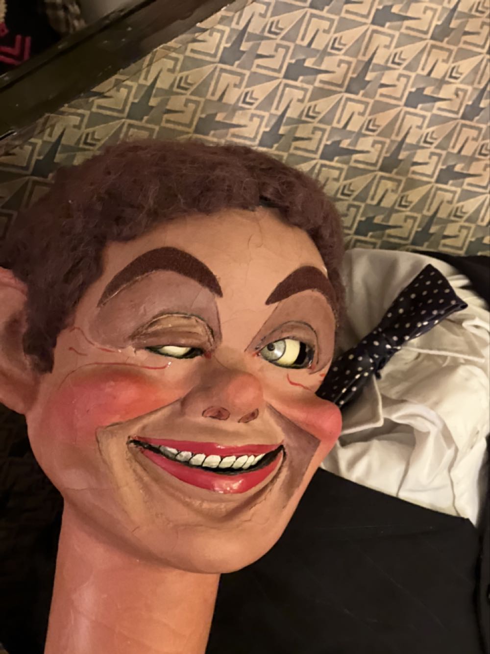 Botley Green Eyes - Walter Botley art collectible - Main Image 2