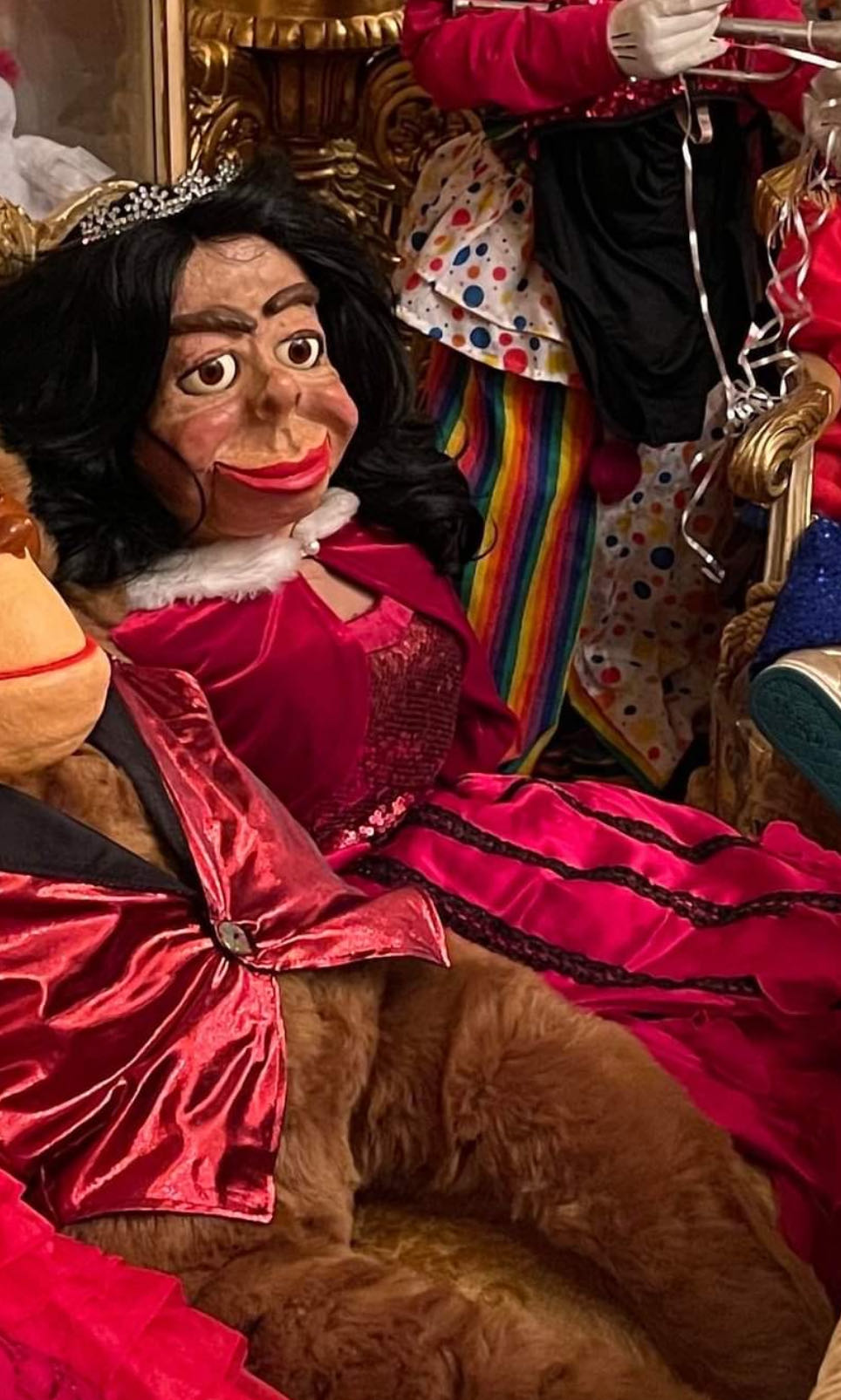 Batton Baby Black Lady - Dan Batton Buddies art collectible - Main Image 2