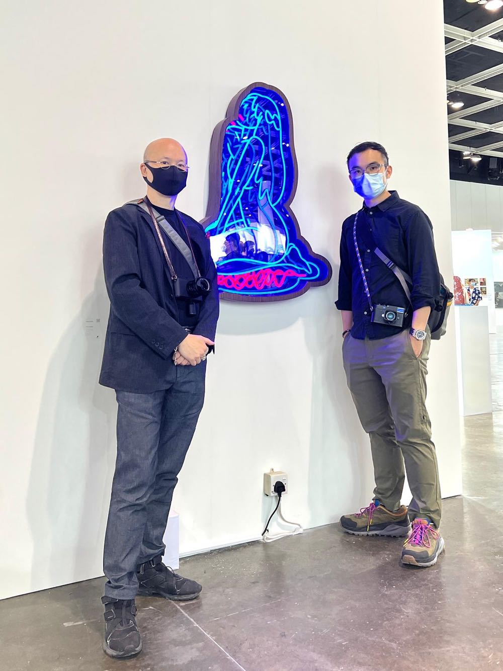 Venus Mirror With LED Neon Light By Takeru Amano - Takeru Amano art collectible - Main Image 3