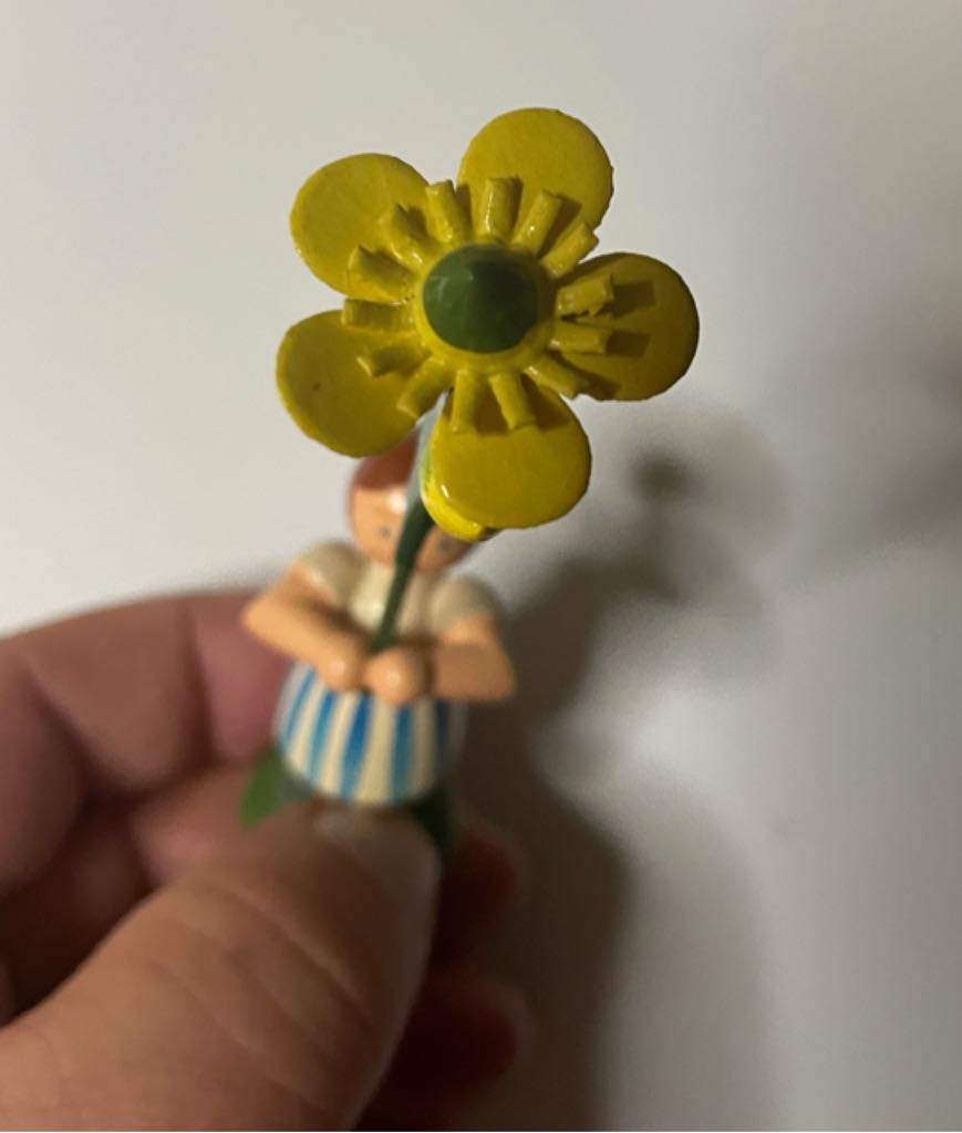 Objekte - Volkskunst / Erzgebirge / Blumenkind / Hahnenfuß - Straco art collectible - Main Image 2