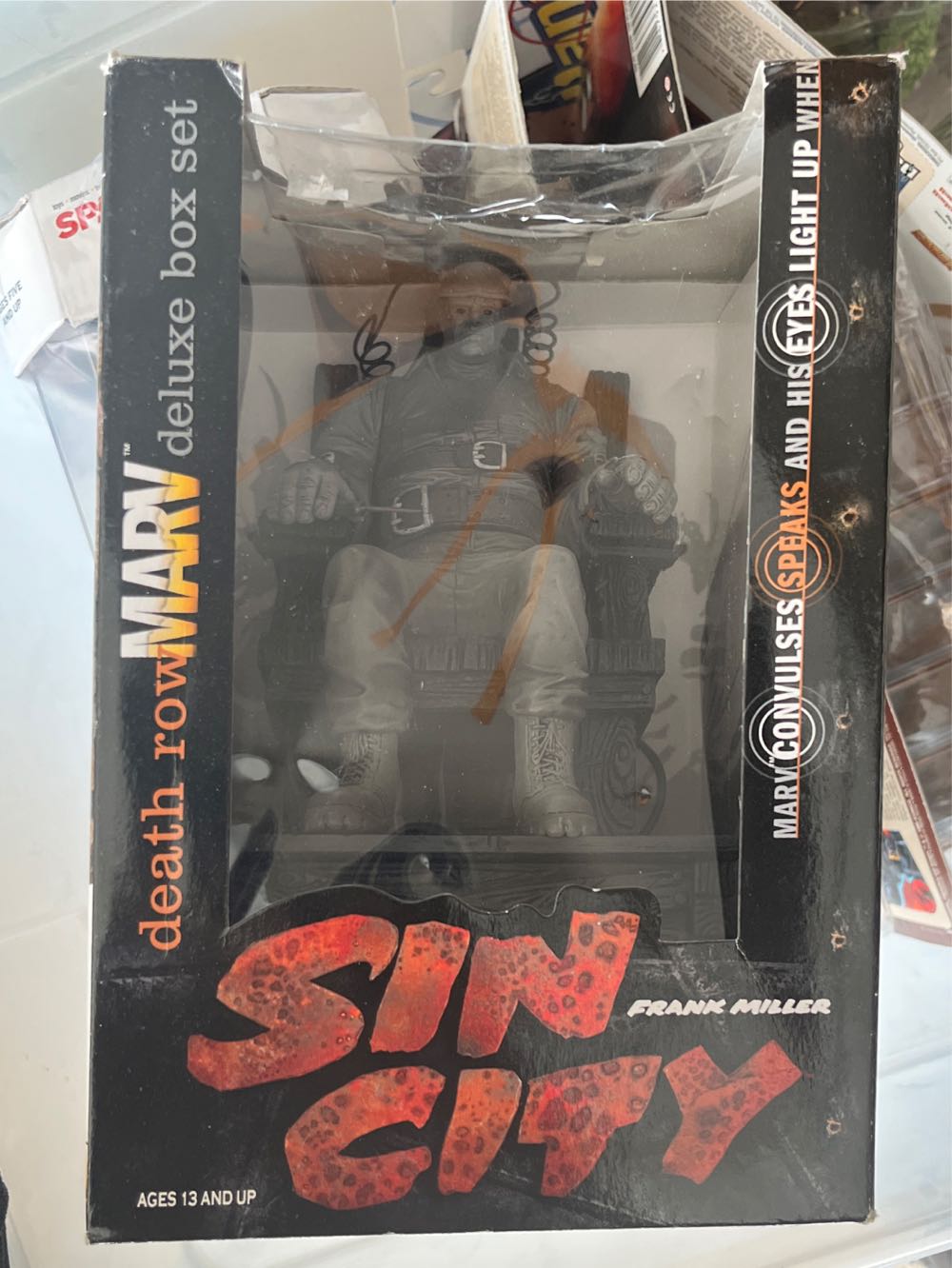 Mcfarlane Toys Sin City Death Row Marv Deluxe Box Set  art collectible [Barcode 787926902600] - Main Image 4