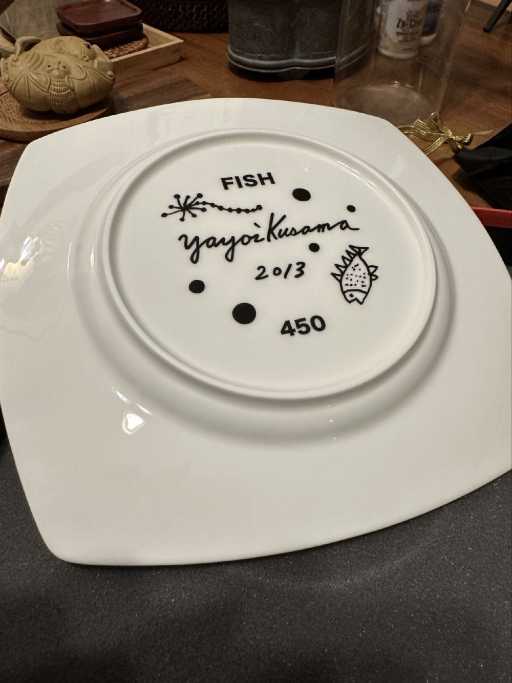 草間彌生　ディナープレート『魚』2013年【500枚限定】Yayoi Kusama - Yayoi Kusama art collectible - Main Image 3