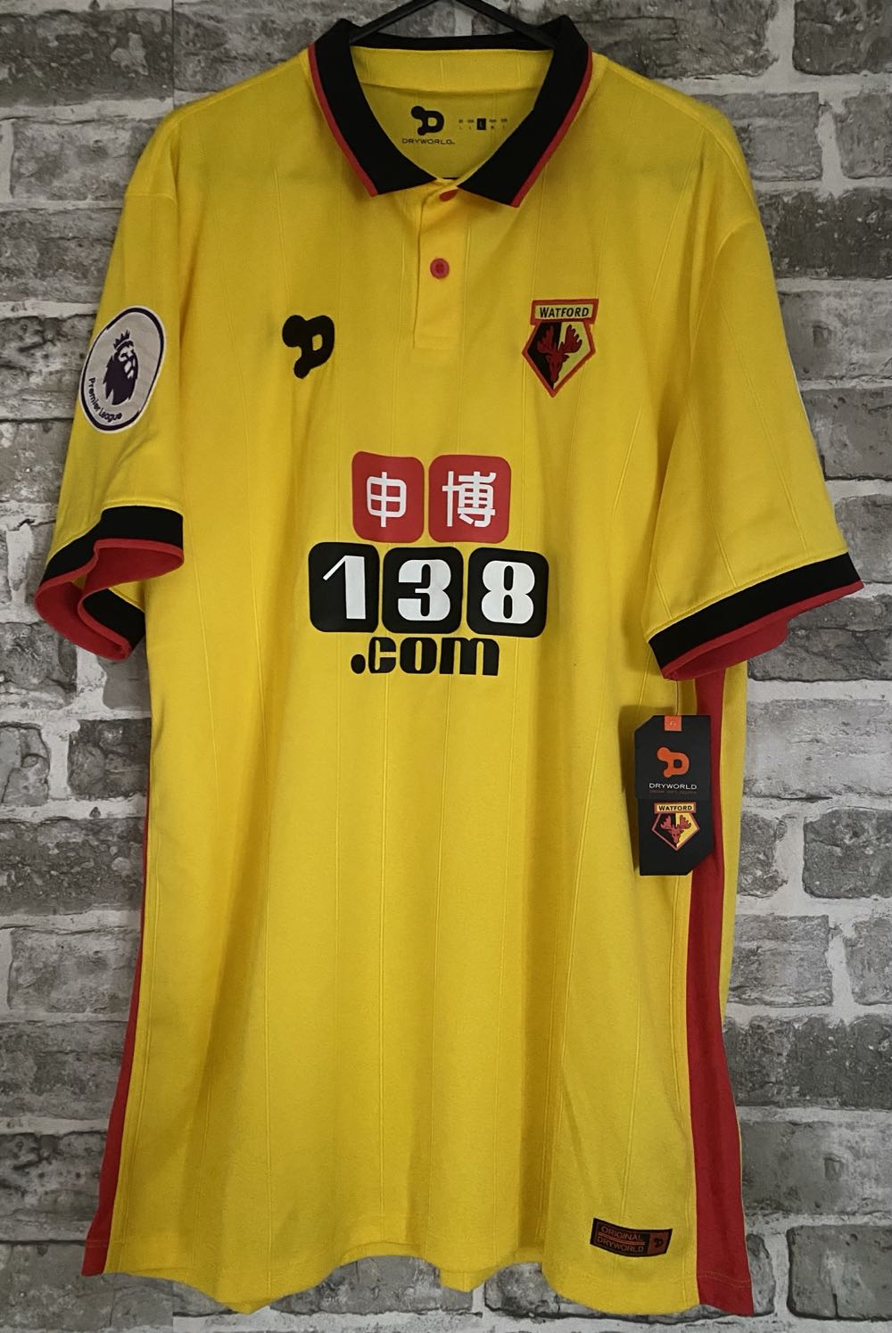 2016-17 - Britos - Watford art collectible - Main Image 2