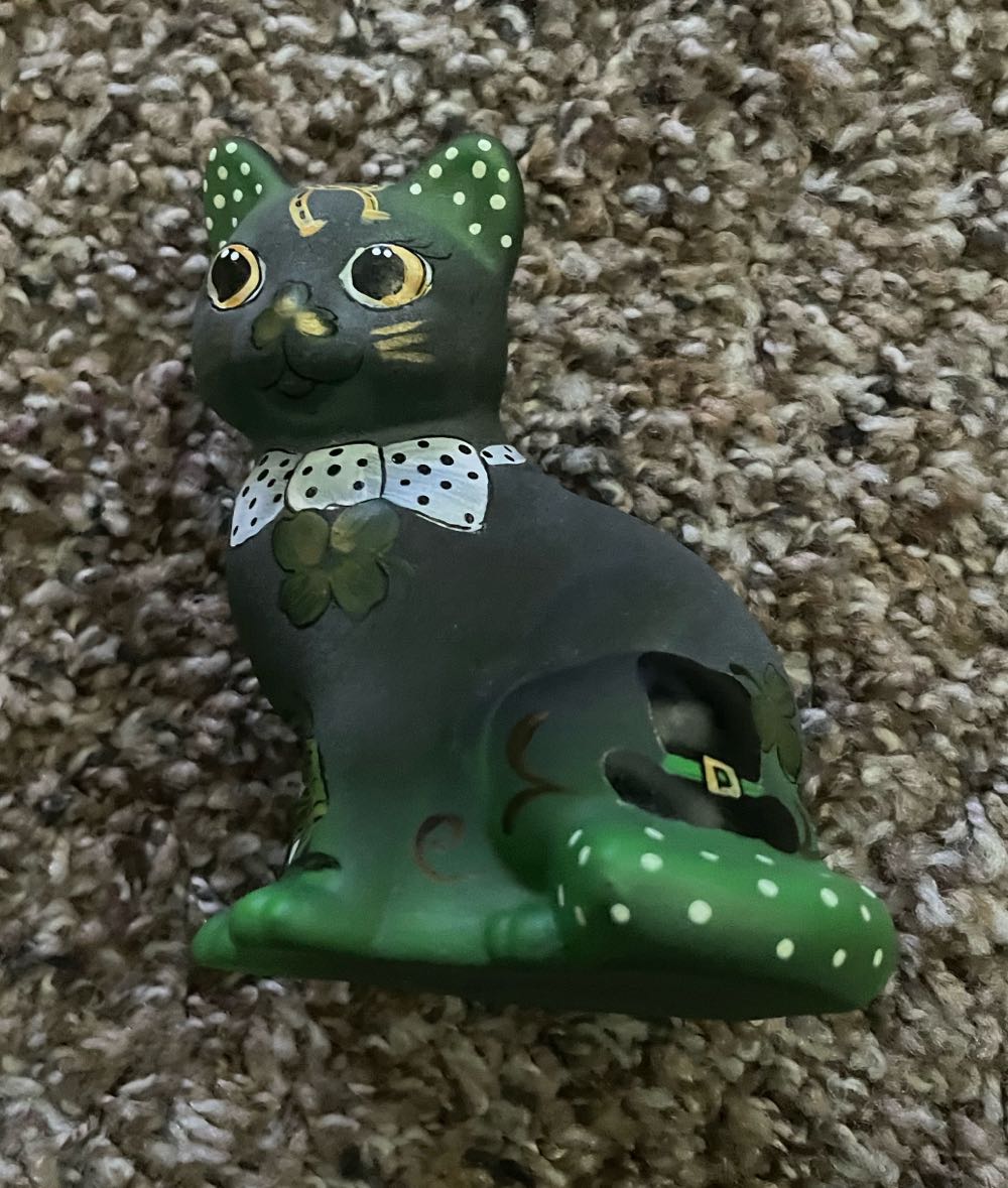 Pitcher with Hunting Dog