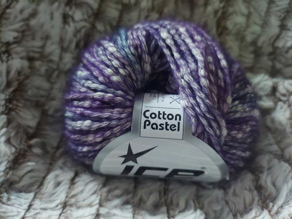 Fenton Family Signature Series Lenten Rose Vase