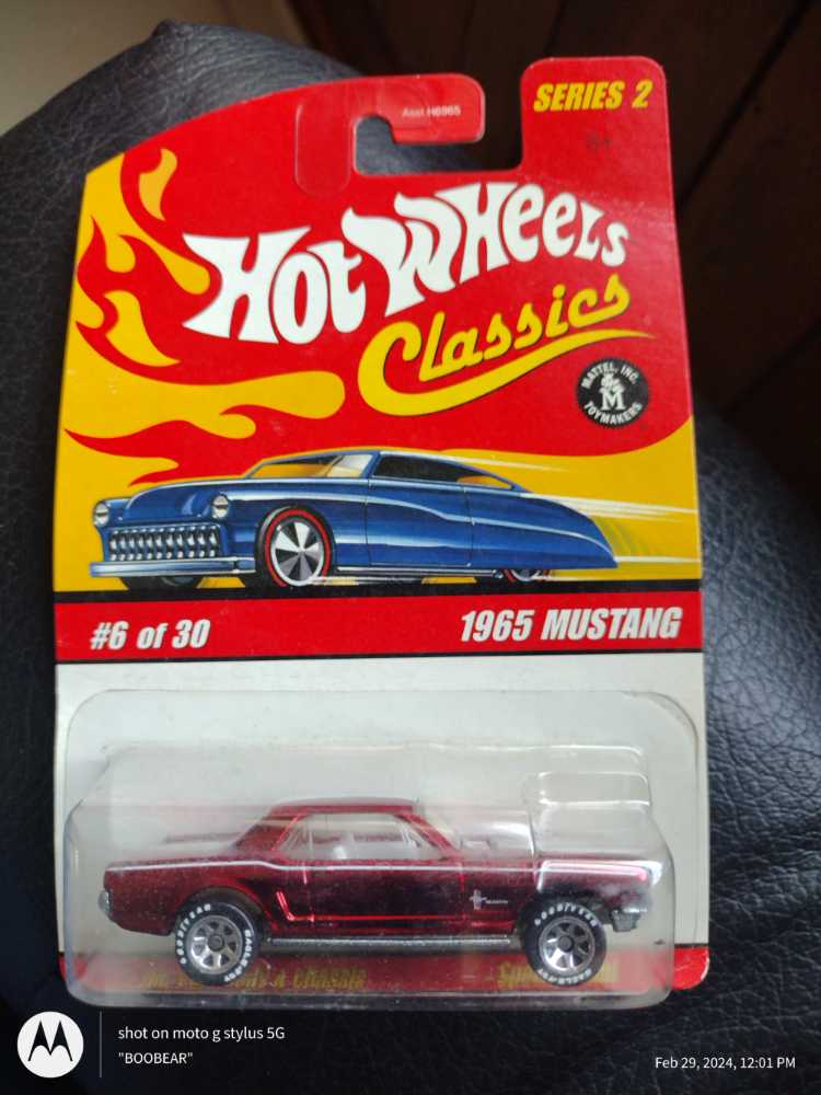 Hot Wheels Classics Series 19of25 Blue 1970 Plymouth Roadrunner Red Line 1:64 Scale Die-cast Body Chassis Special Paint 4of25 Purple 1956 Ford F-100  art collectible [Barcode 027084256772] - Main Image 2