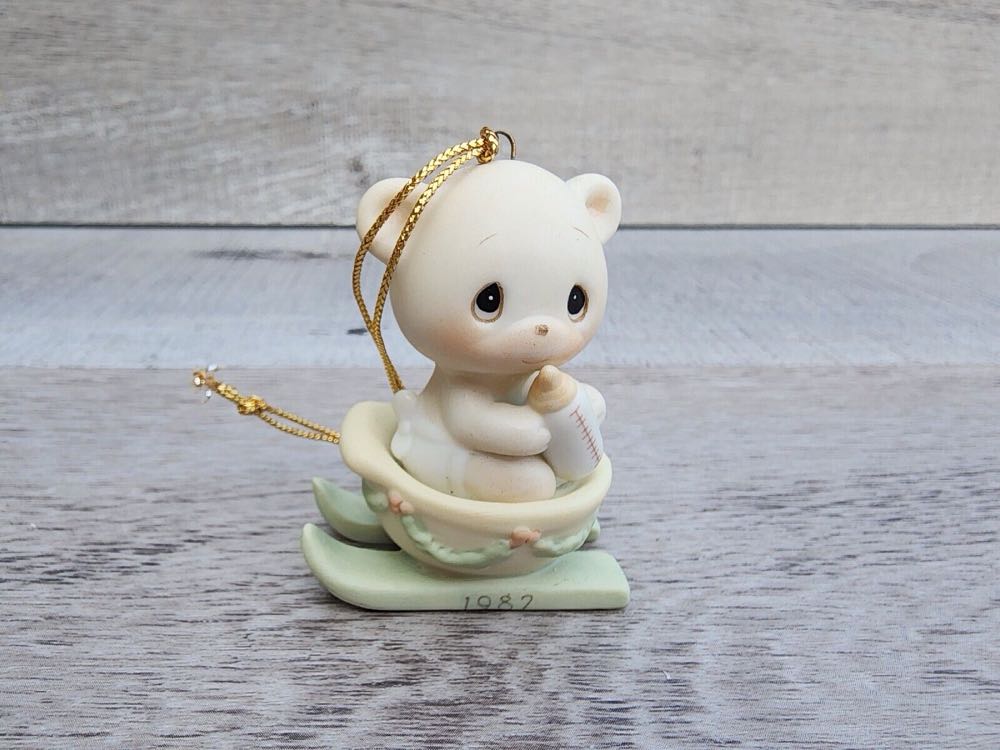 Enesco Peanuts By Jim Shore Snoopy With Ice Cream Miniature Figurine 2.75 Inch Multicolor