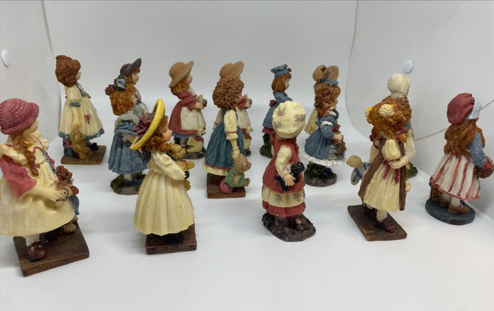 Nanu Collection 15 Dolls   art collectible - Main Image 2