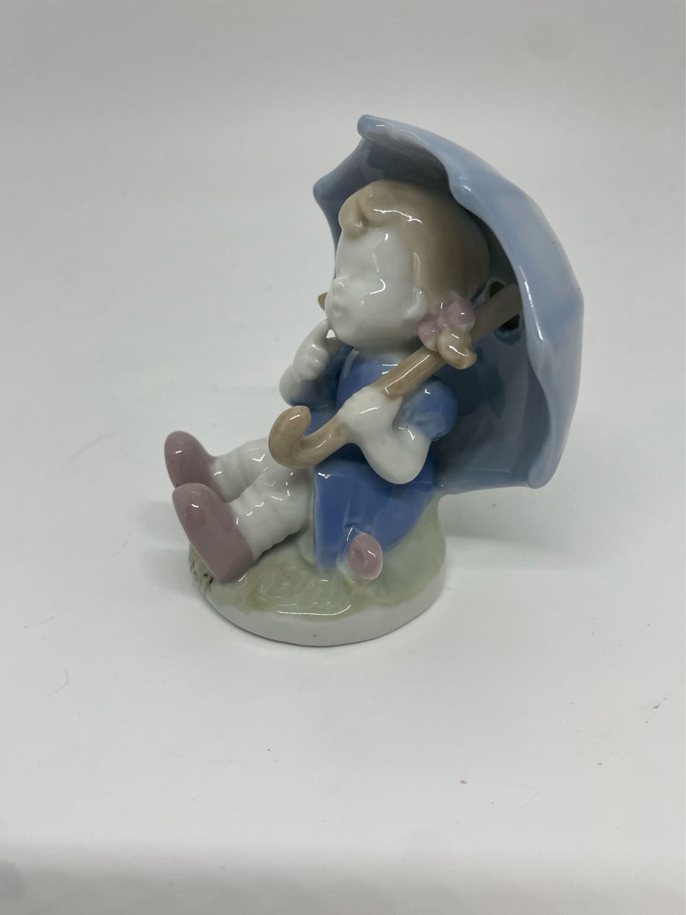 Porcelain Girl With Umbrella  art collectible - Main Image 3