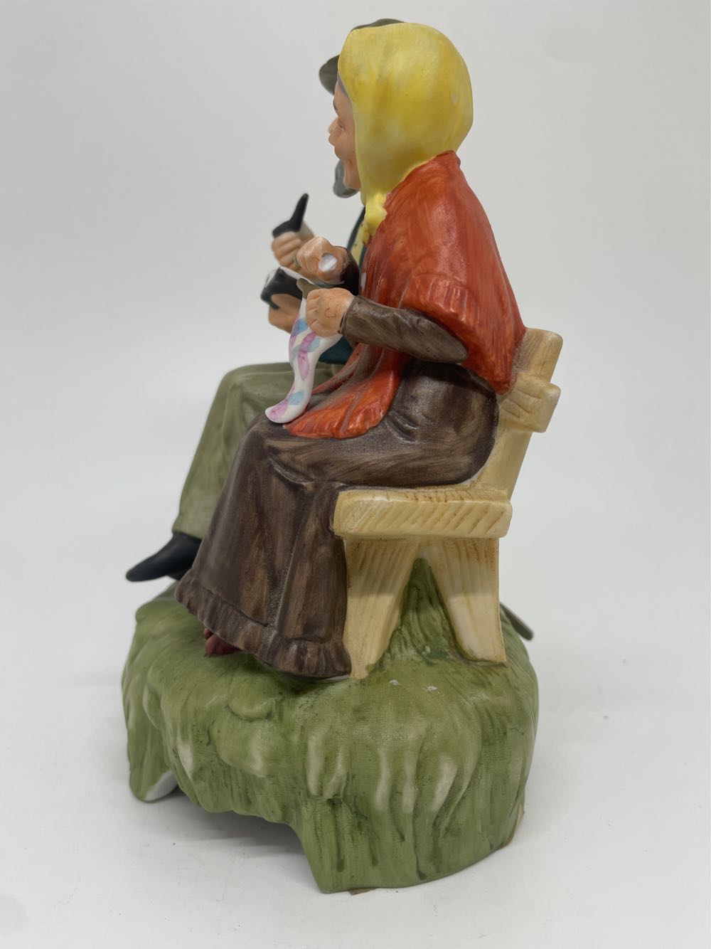 Wind Up Music Box Couple Figure - Lefton art collectible - Main Image 4