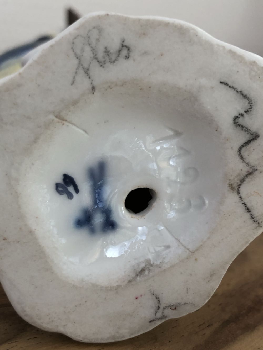 Meissen, Johann Joachim Kaendler: Meise auf Stamm - Johann Joachim Kaendler art collectible - Main Image 2