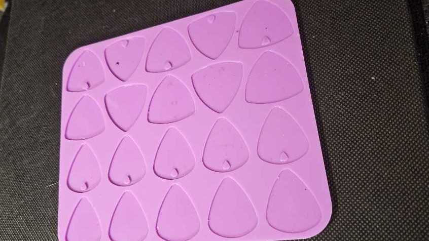 SEATED LADY WITH BLUE HAIRBAND