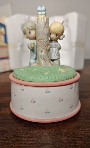 Enesco Disney By Romero Britto Alice In Wonderland Queen Of Hearts Holding Flamingo Mallet Figurine 8.27 Inch Multicolor