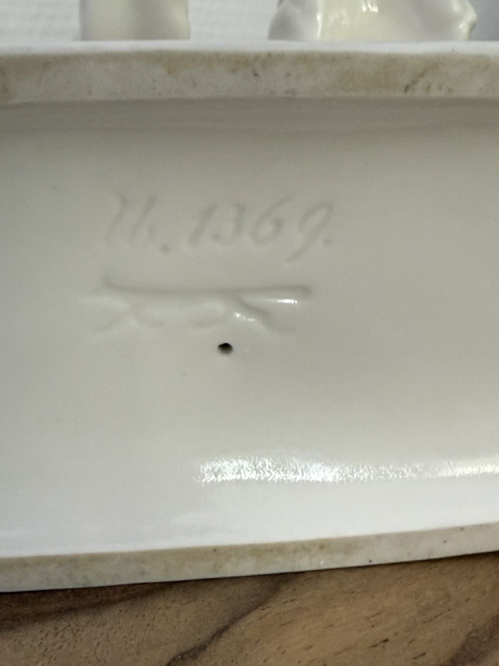 Schwarzburger Werkstätten, Wilhelm Neuhäuser: Hahn und Henne, sitzend - Wilhelm Neuhäuser art collectible - Main Image 3