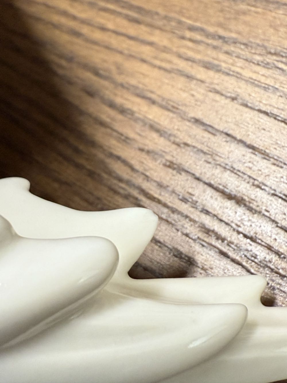 Schwarzburger Werkstätten, Wilhelm Neuhäuser: Hahn und Henne, sitzend - Wilhelm Neuhäuser art collectible - Main Image 4