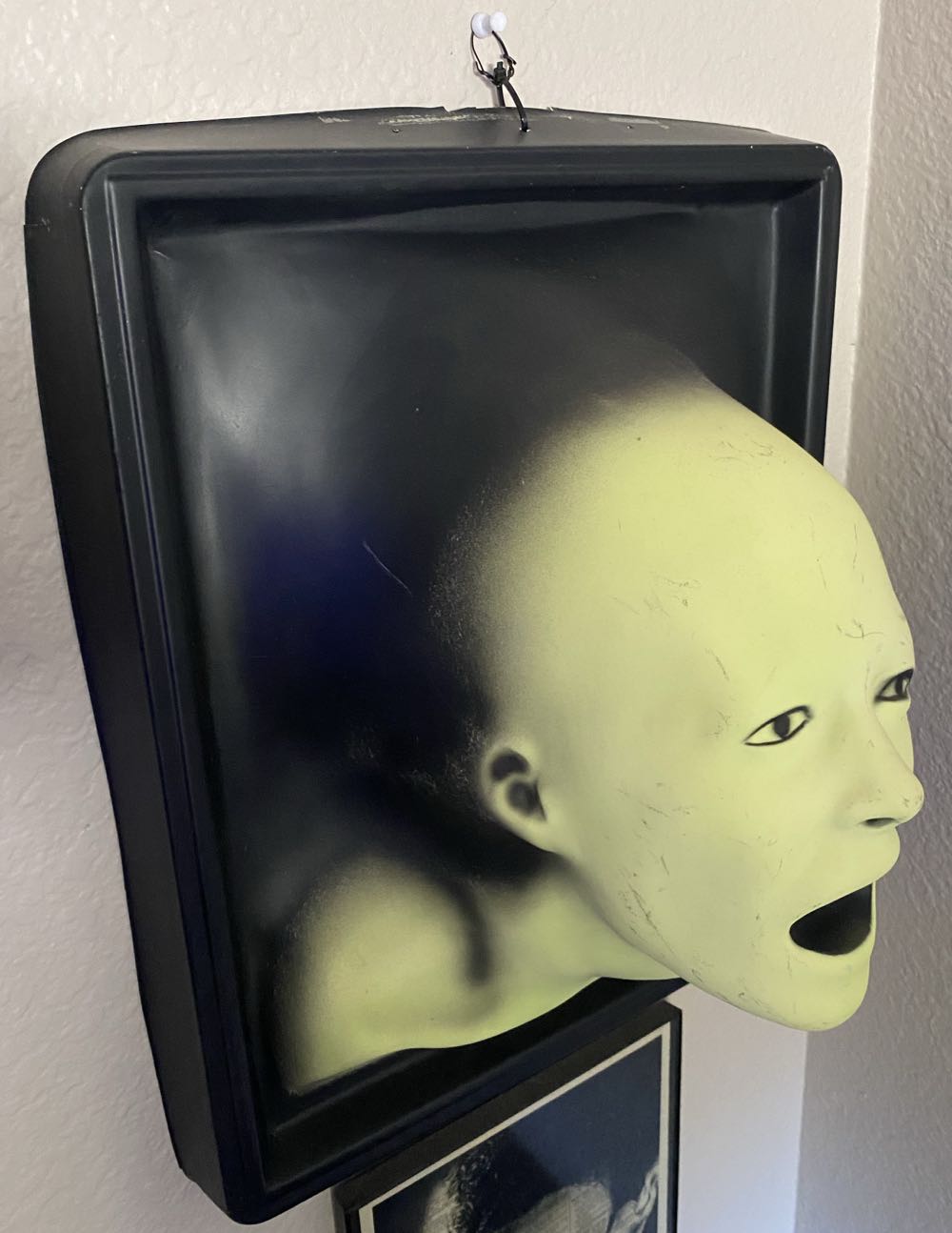 1994 R. Marino 3D SCREAMING MAN Glow In The Dark Illusions Wall Hanging Halloween - R. Marino - Dark Illusions art collectible - Main Image 3