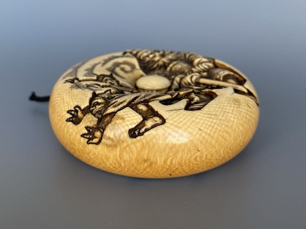 Manju with Shoki and Oni - Tomoyuki Kikutei art collectible - Main Image 3