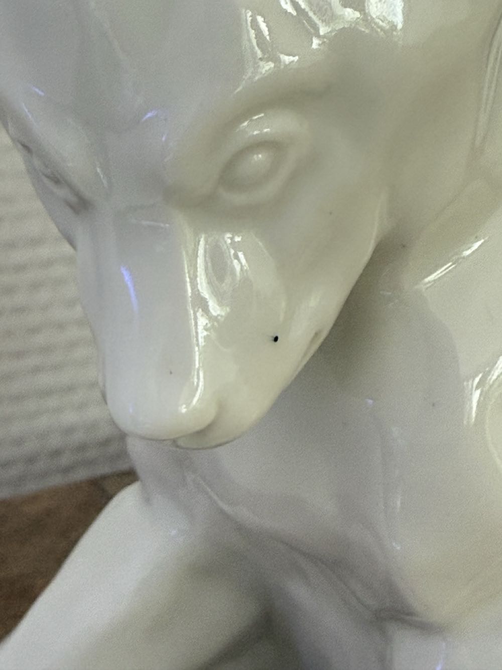 Schwarzburger Werkstätten, Etha Richter: Sitzender, junger Bär (ohne Sockel) - Etha Richter art collectible - Main Image 2