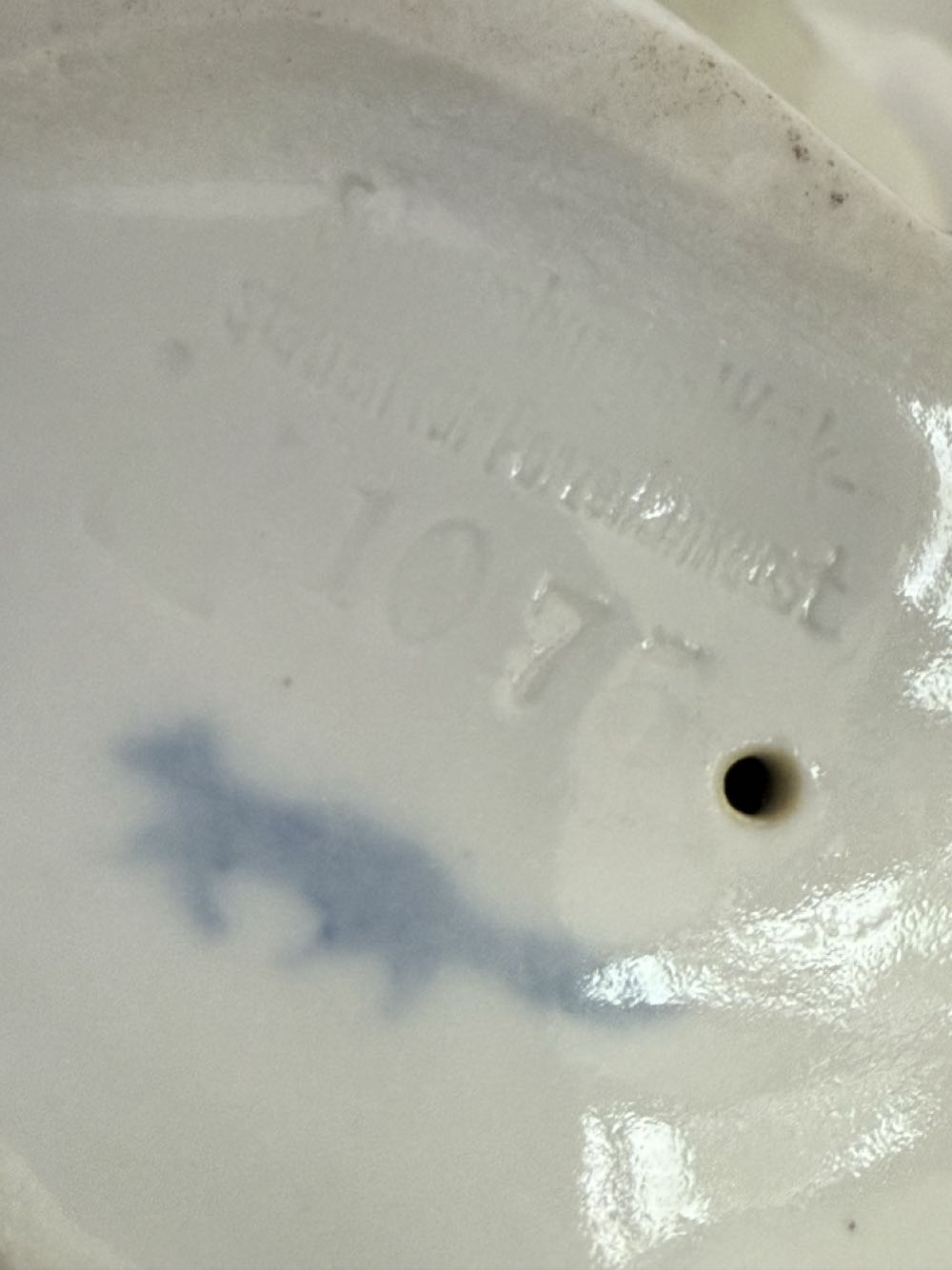 Schwarzburger Werkstätten, Etha Richter: Sitzender, junger Bär (ohne Sockel) - Etha Richter art collectible - Main Image 3