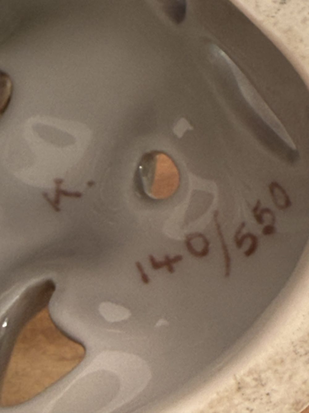 KPM Berlin, Wilhelm Karl Robra: Fressender Papagei auf Mimosen - Wilhelm Karl Robra art collectible - Main Image 4