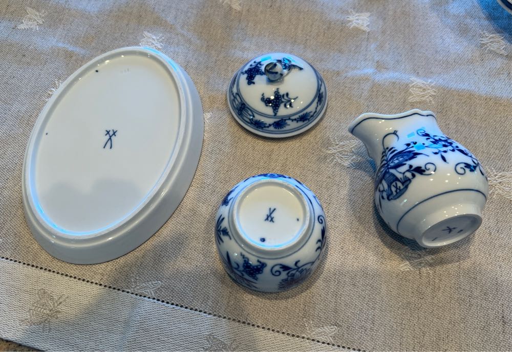 Meissen Blue Onion Cream And Sugar Service With Saucer  art collectible - Main Image 2
