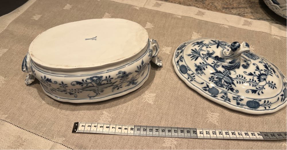 Meissen Blue Onion Deep Serving Dish With Cover  art collectible - Main Image 3