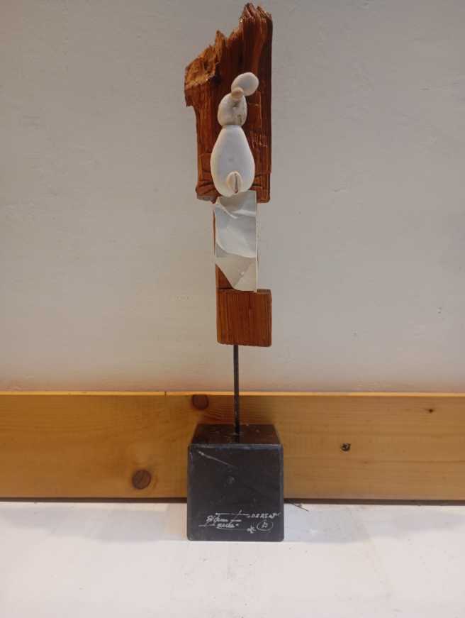 The Spirit (femme fatale holding The Spirit)