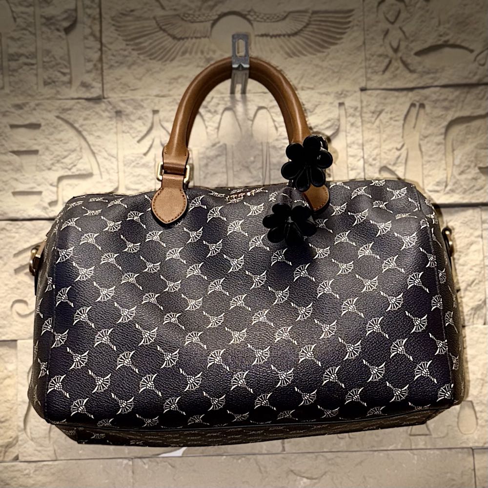 Bernie TM  Mika Ninagawa