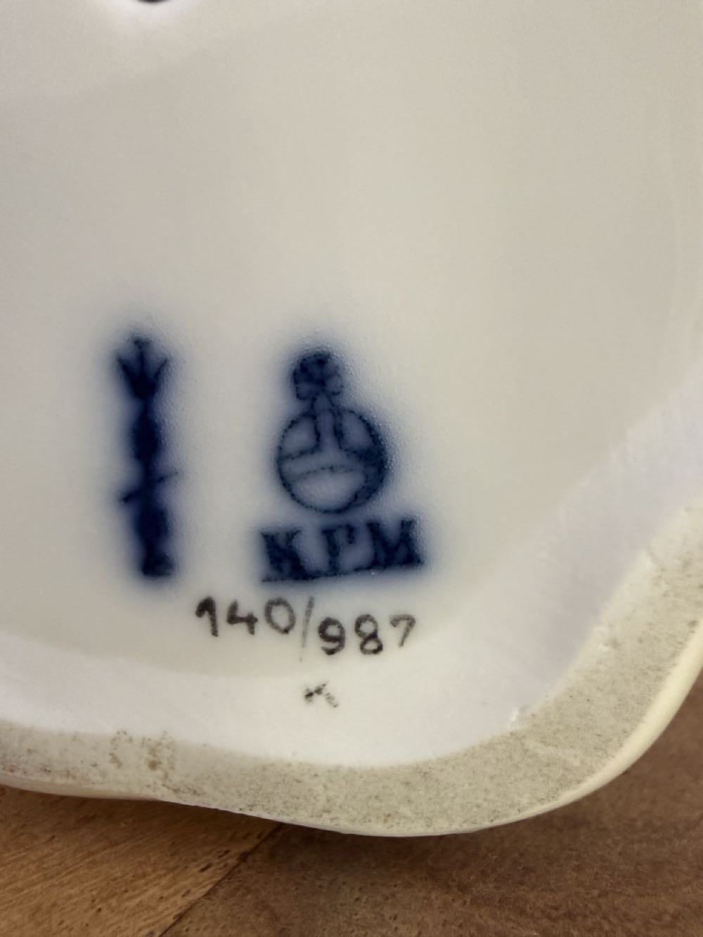 KPM Berlin, Wilhelm Karl Robra: Specht auf Baumstamm - Wilhelm Karl Robra art collectible - Main Image 3