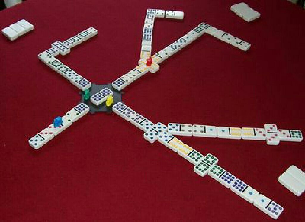 Mexican Train Dominoes  (2-10) board game collectible [Barcode 047754512014] - Main Image 2