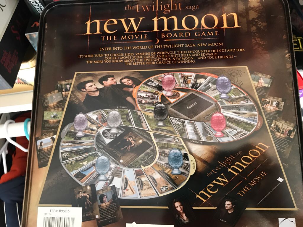 New Moon Game  (2-8) board game collectible [Barcode 047754960167] - Main Image 2