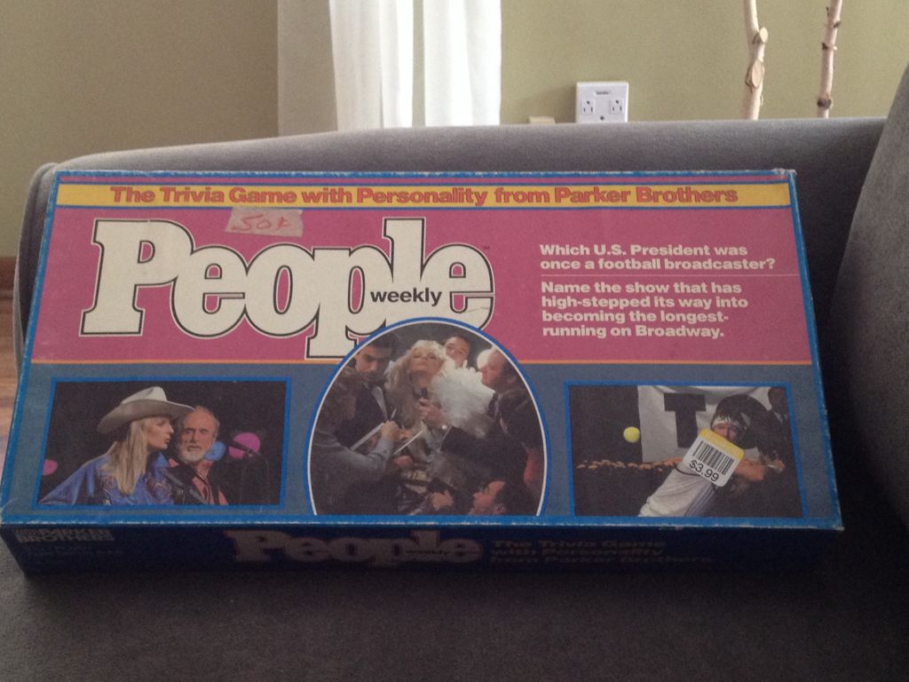 People Weekly  (2-7) board game collectible [Barcode 073000000684] - Main Image 1