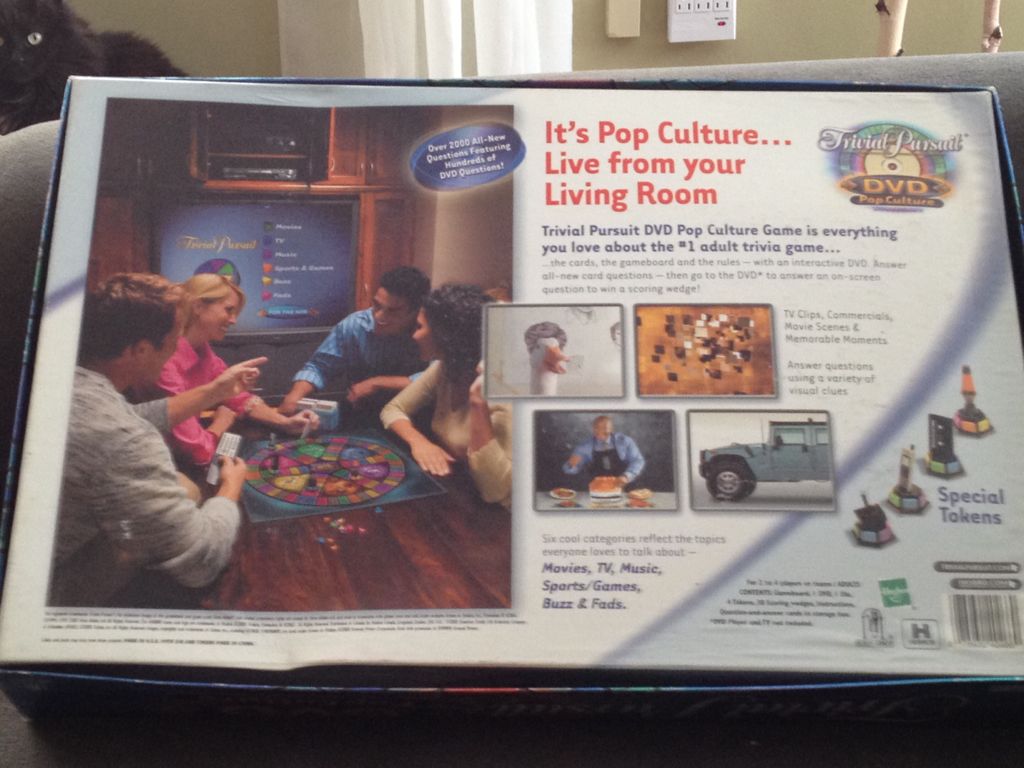 Trivial Pursuit: Pop Culture  (2-4) board game collectible [Barcode 076930404669] - Main Image 2
