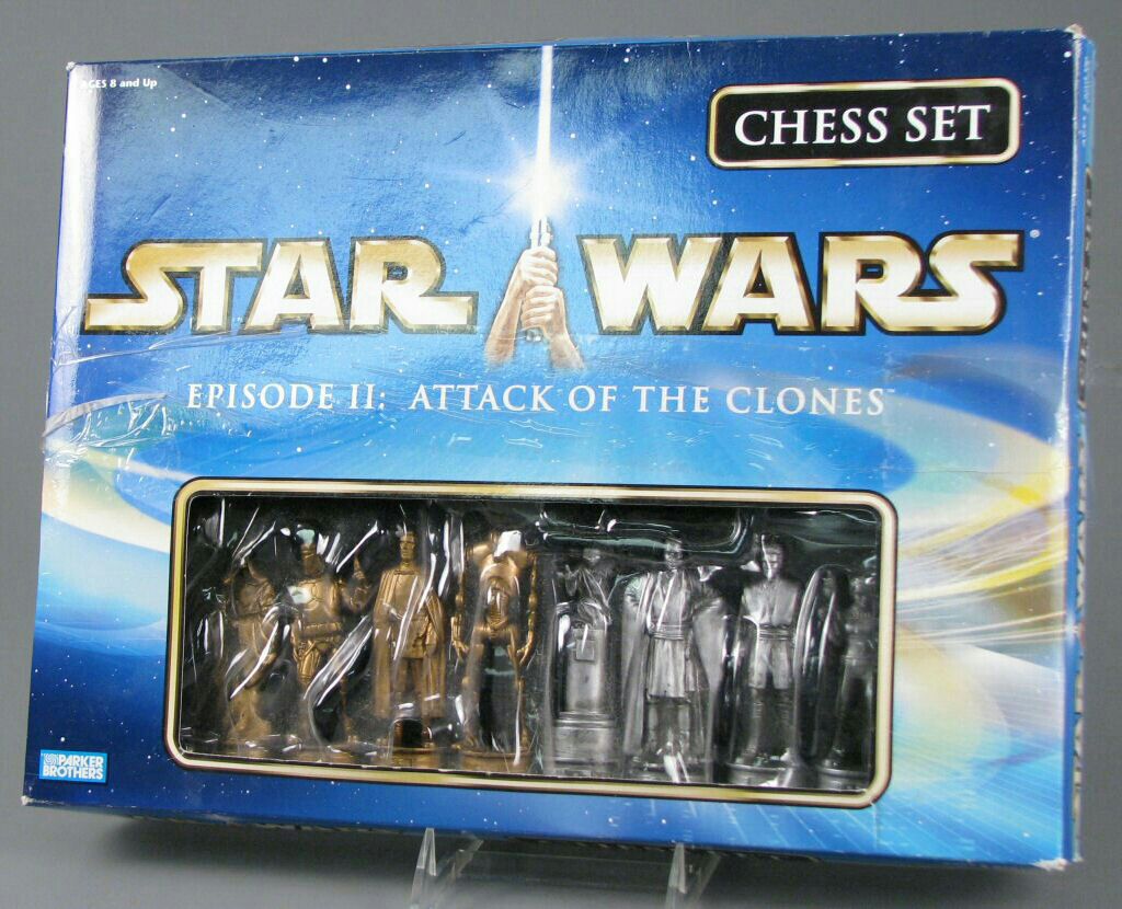 Star Wars Episode II Attack of the Clones Chess Set  (2) board game collectible [Barcode 076930409923] - Main Image 1