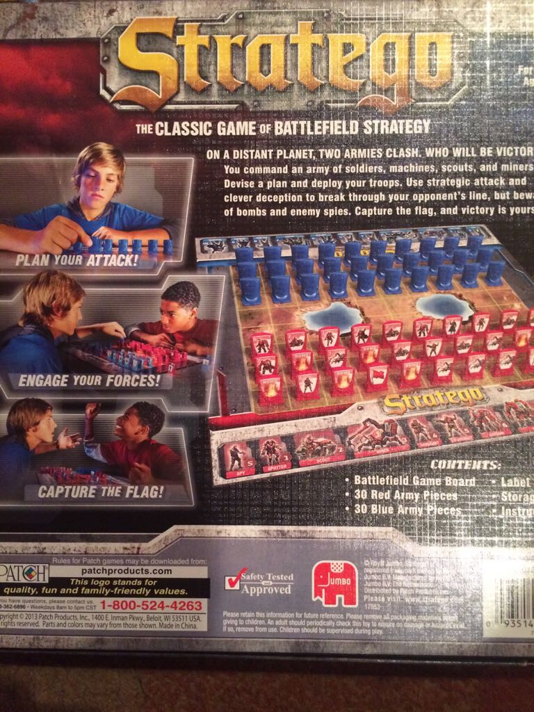 Stratego: 2013 Edition  (2) board game collectible [Barcode 093514074704] - Main Image 2