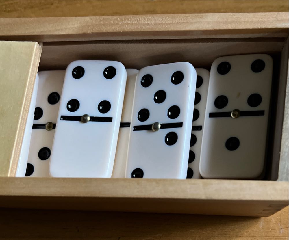 Dominoes   board game collectible [Barcode 021853039269] - Main Image 2