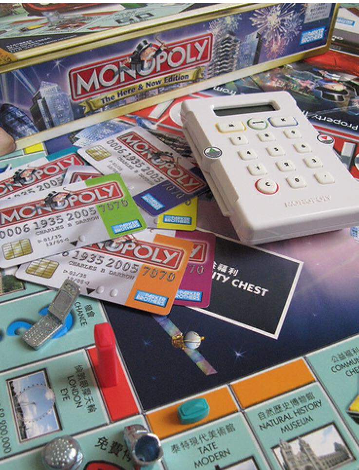 Monopoly  (2-6) board game collectible [Barcode 5010994073787] - Main Image 2