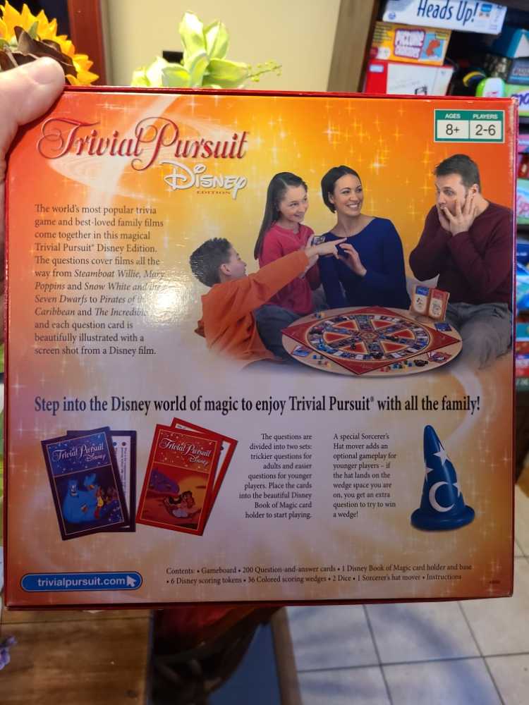 Trivial Pursuit: Disney Edition  (2-6) board game collectible [Barcode 5010994080679] - Main Image 2