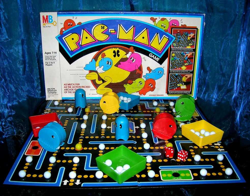 PAC-MAN  (2-4) board game collectible [Barcode 5010994216023] - Main Image 2